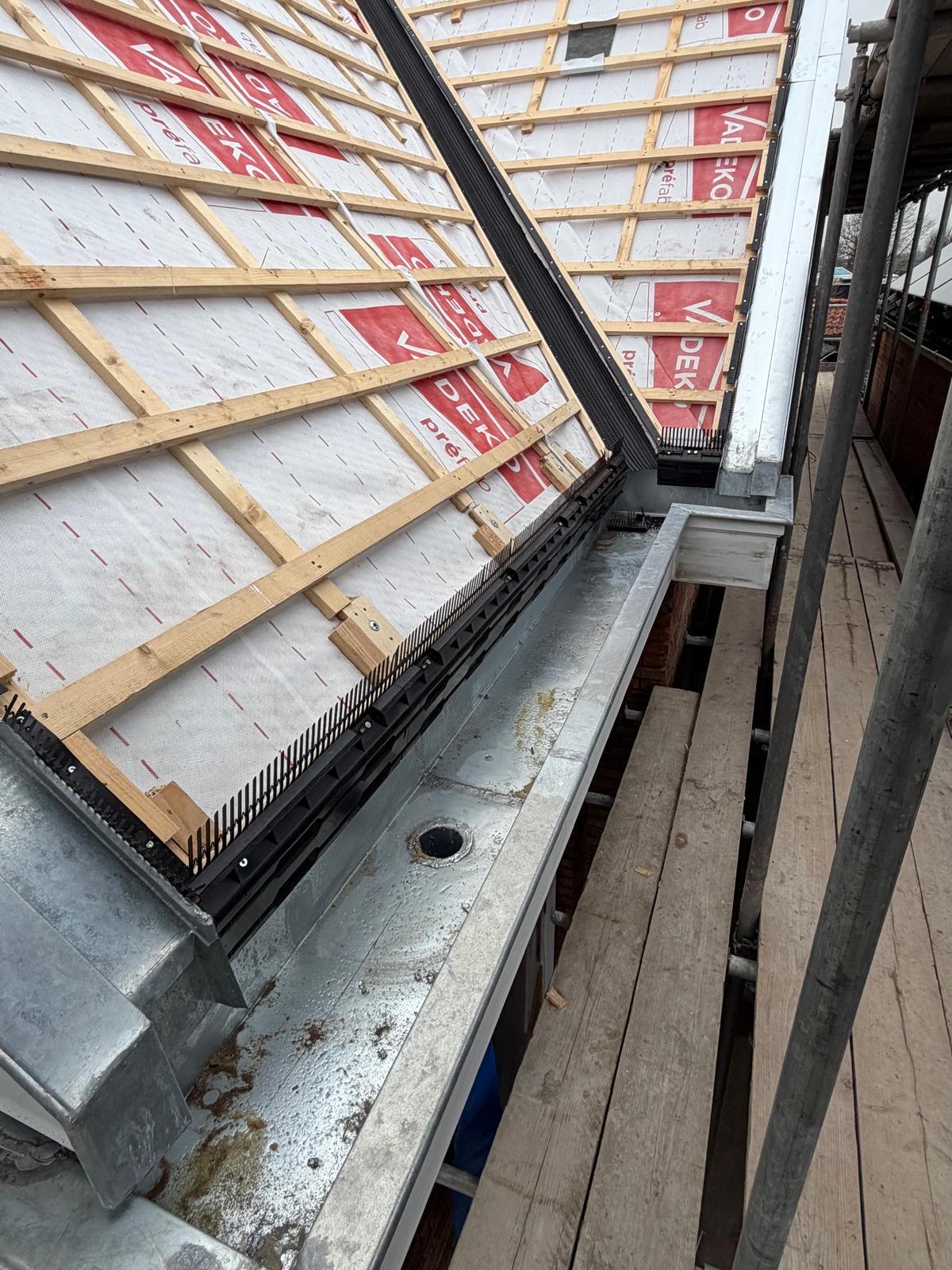 Maatwerk zinken dakgoot